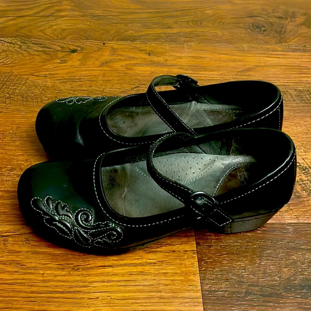 Dansko size 38 Maryjanes gently warn